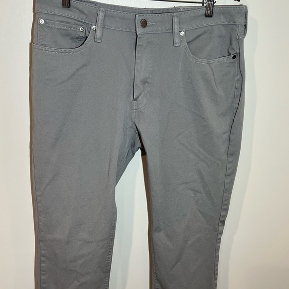 Men’s EUC Levi’s 36W 32L Gray Denim Structured Cotton Jeans Pants - Picture 3 of 11